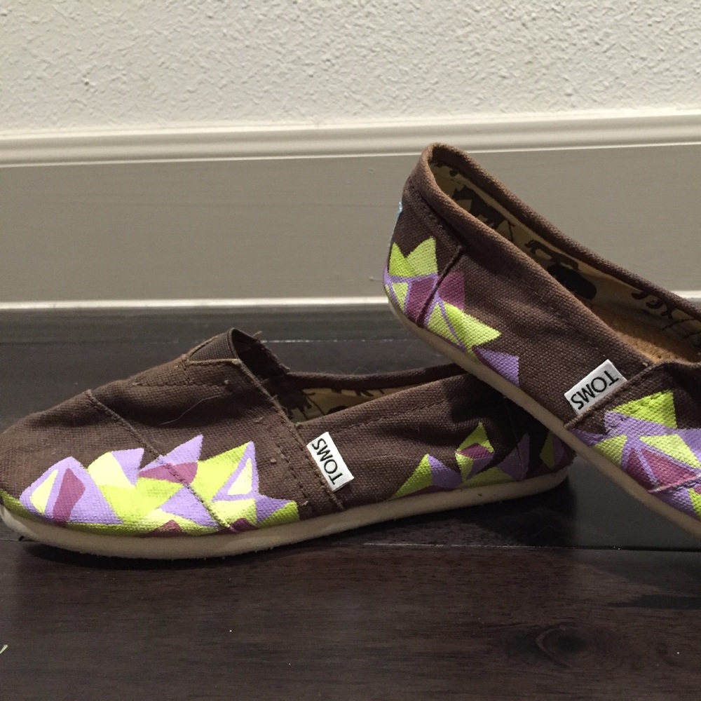 🫣LAST chance before donating 🫣 TOMS canvas brown, hand-painted at DisneyWorld